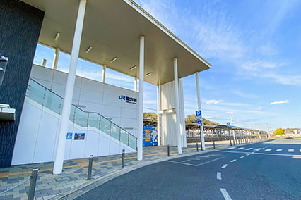 JR「鴨方駅」